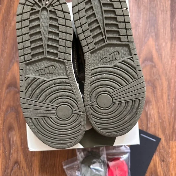 Travis Scott sneakers - Picture 5 of 6